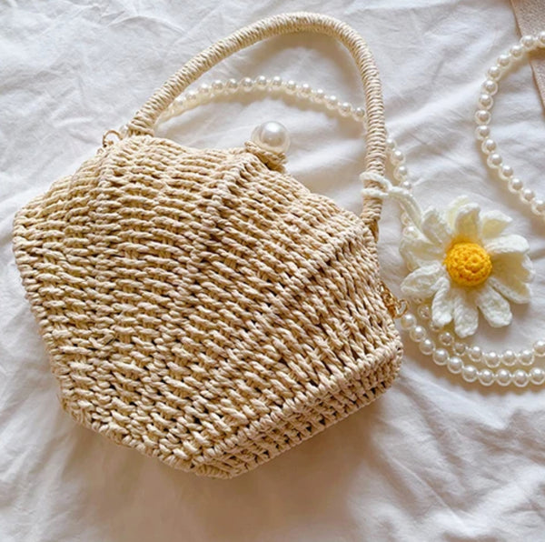 SHELL STRAW CLUTCH